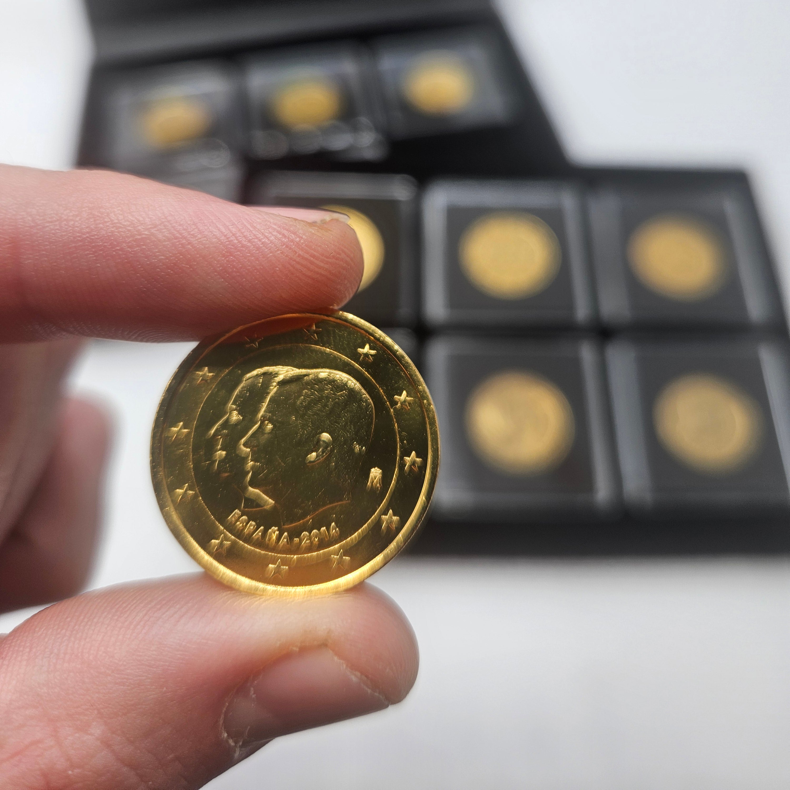 Suscripción Mensual - 12 monedas auténticas con baño en Oro 24K | Certificadas