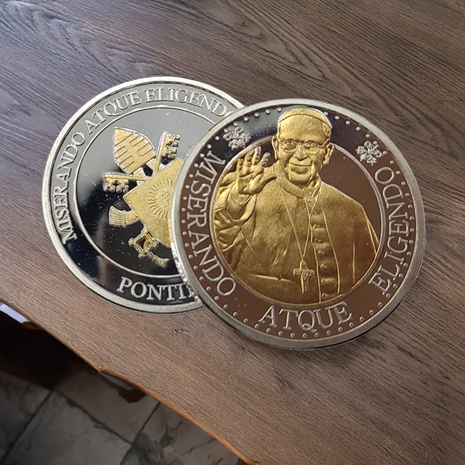 Commemorative medal of Pope Francis. Silver-plated with gold finish.