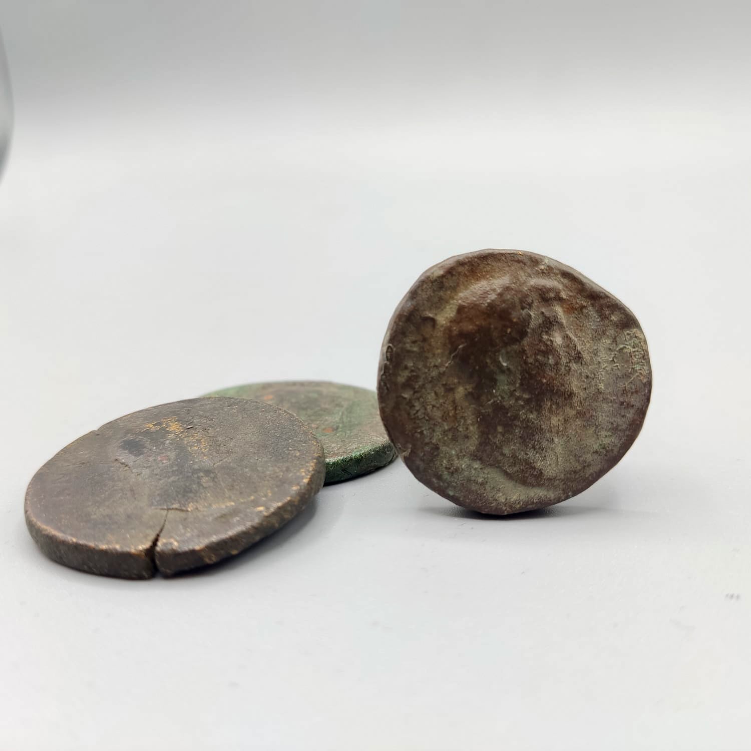Original antike Münze des Römischen Reiches - Hadrian, der reisende Kaiser. AE As 