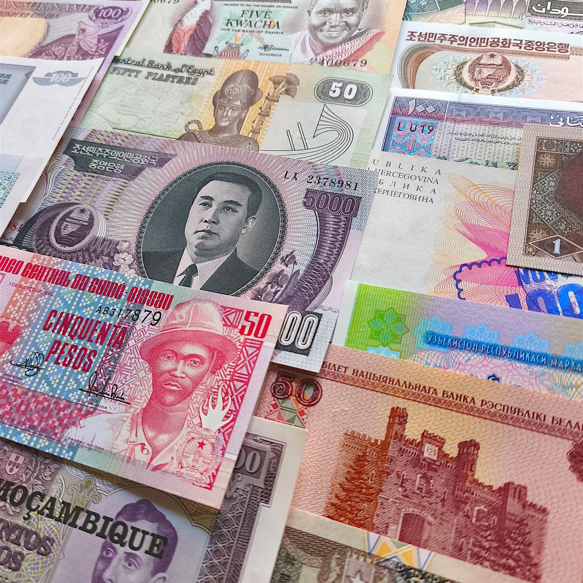 50 billetes auténticos de todo el mundo | Certificados