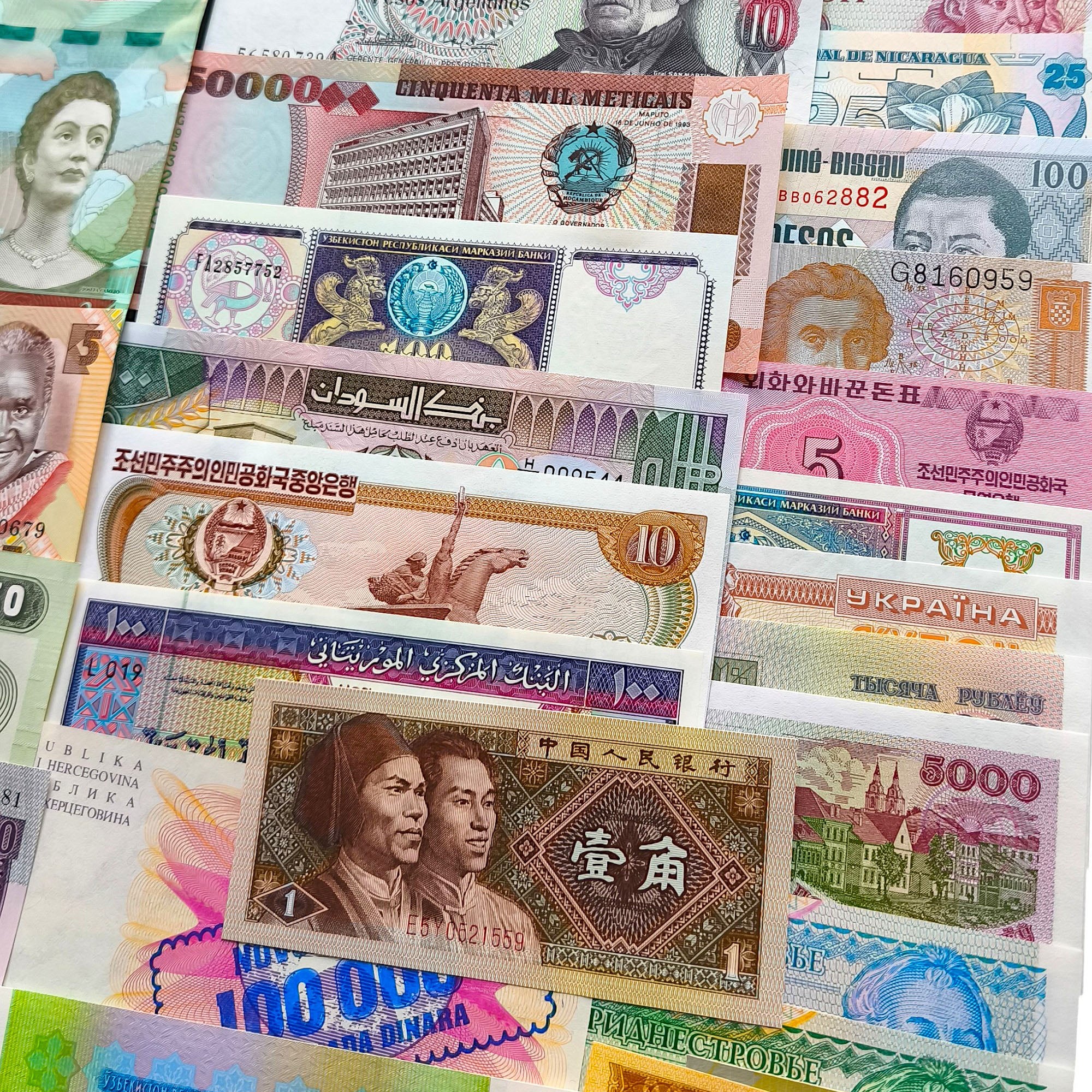 50 billetes auténticos de todo el mundo | Certificados